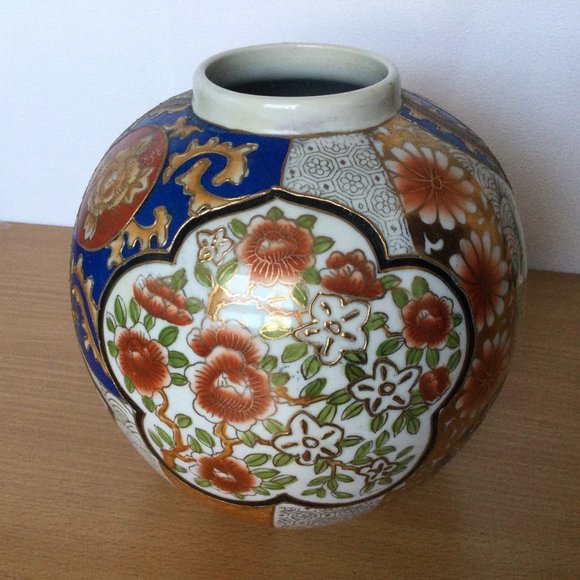 vintage Chinese Imari style ceramic jar vase round hand painted gold red blue - Picture 2 of 7